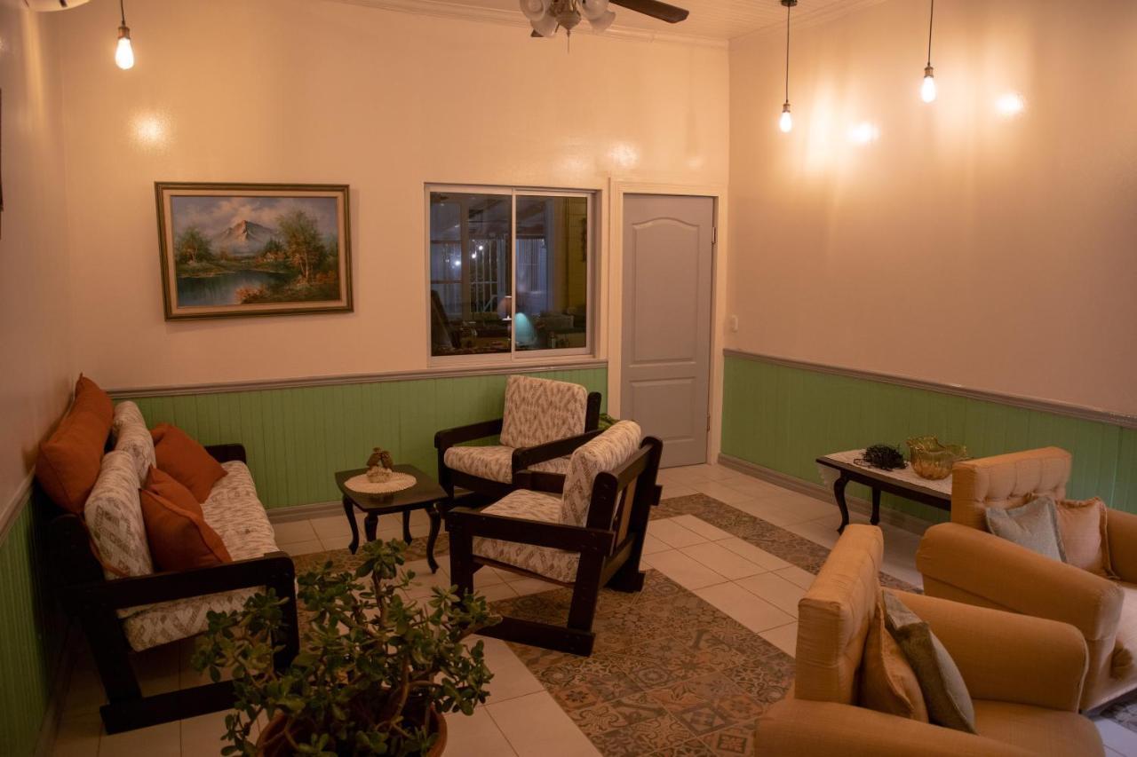 Alice Y Juancito Boutique Hotel Алахуэла Экстерьер фото